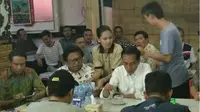 Presiden Joko Widodo mampi ke Aming Coffee untuk mencicipi kopi murah di Pontianak (instagram/@amingcoffee)