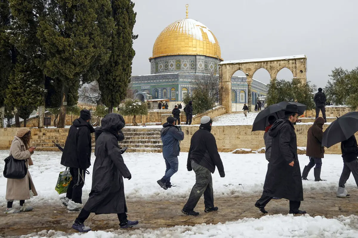 FOTO: Salju Selimuti Kompleks Masjid Al-Aqsa