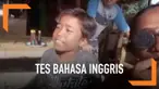 Saat dites kemampuan berbahasa Inggris oleh rekannya, seorang bocah malah menjawab dengan asal dan kocak.