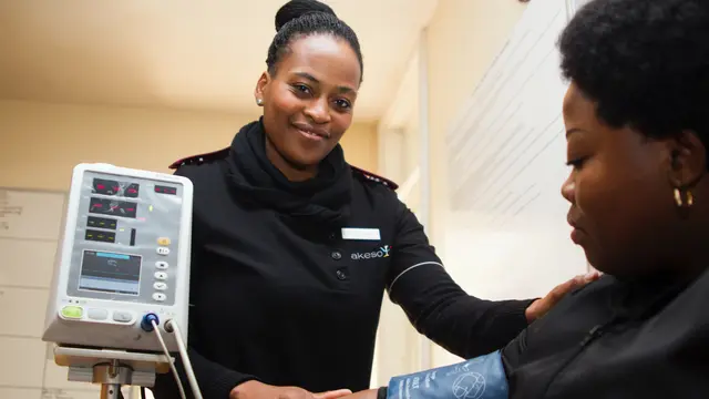 3 Peran Penting Anak dalam Mencegah Lansia Alami Pneumonia