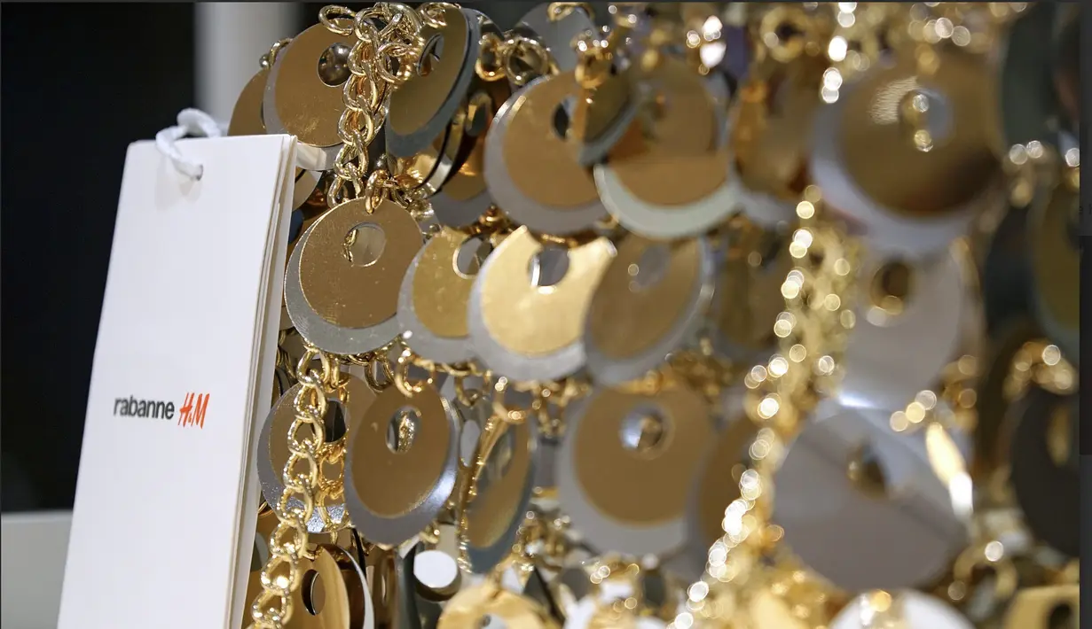 Di Indonesia sendiri, koleksi ini akan tersedia di H&M Grand Indonesia dan ID.HM.COM pada tanggal 9 November 2023 mulai pukul 8:00 WIB. [Foto: H&M]