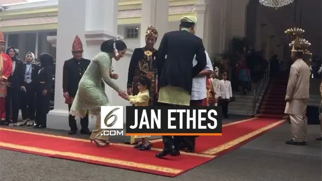 Jan Ethes mendampingi Presiden Jokowi menerima tamu undangan di upacara HUT ke-74 RI di istana Merdeka. Ethes seketika menyalami Annisa pohan ketika datang bersama AHY.
