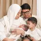 Musdalifah Basri dan keluarga. (Instagram/ musdalifahbasri)