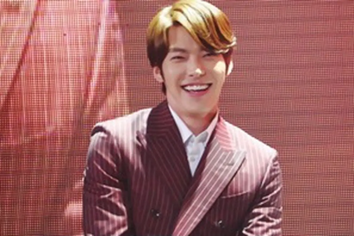 Kim Woo Bin Buai Penggemar di Cina dengan Nyanyian Romantis