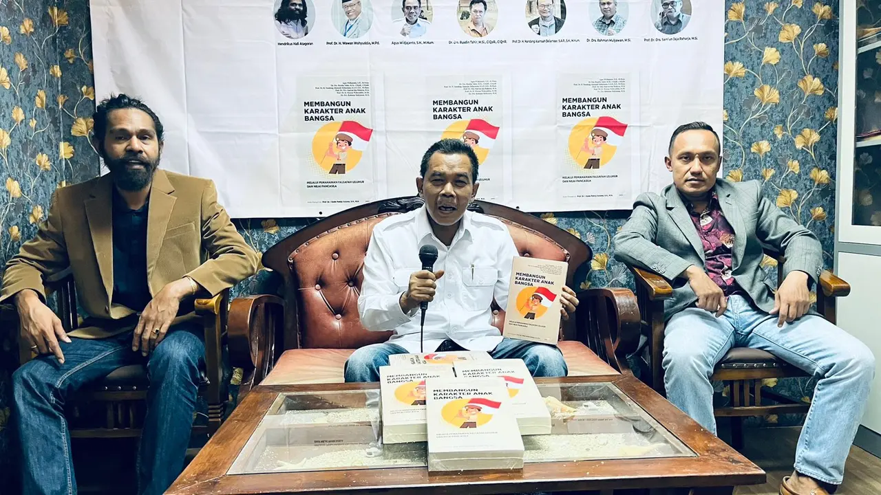 Buku berjudul 'Membangun Karakter Anak Bangsa Melalui Pemahaman Falsafah Leluhur dan Nilai Pancasila' resmi diluncurkan (Istimewa)
