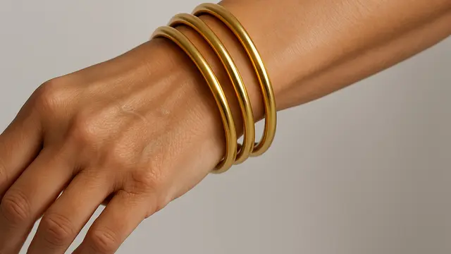 7 Model Gelang Emas Minimalis yang Bikin Ibu-ibu Usia 40 Tahun ke Atas Lebih Agar Terlihat Elegan