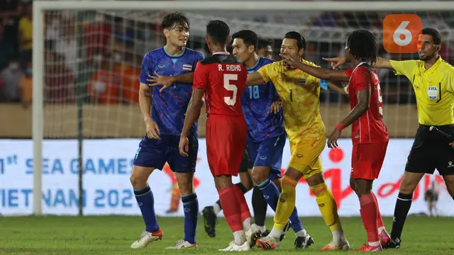 Foto: Aksi Jonathan Khemdee yang Selalu Protes Berlebihan saat Melawan Timnas Indonesia U-23 di SEA Games 2021, Shin Tae-yong Juga Kena