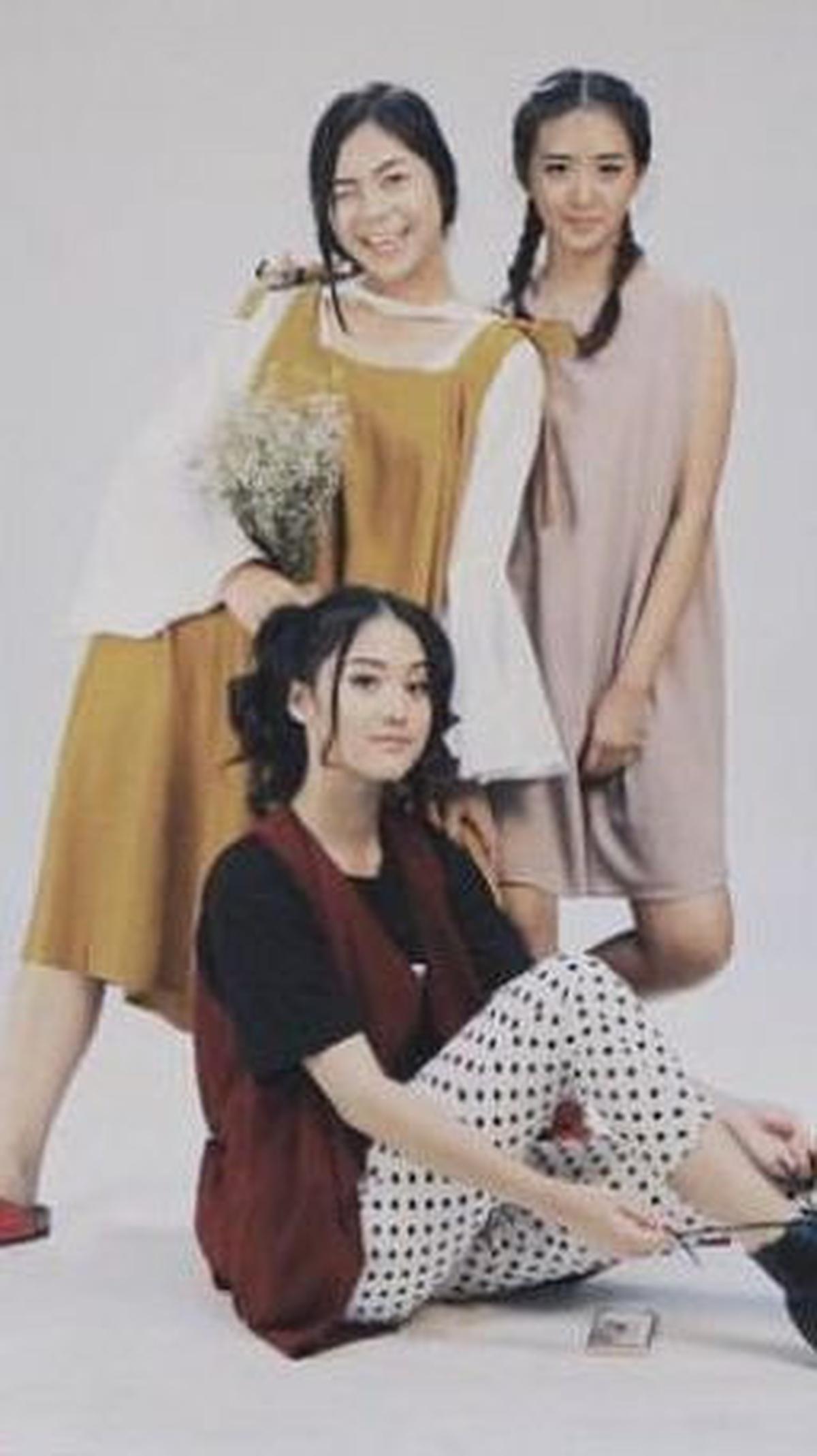 Ia juga pernah menjadi model majalah Gadis yang jadi tren di jamannya.