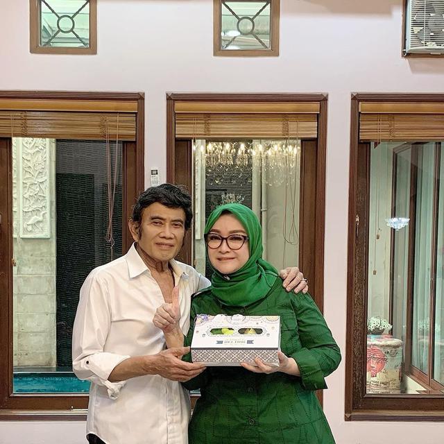 6 Potret Ricca Rachim, Istri Rhoma Irama yang Awet Muda