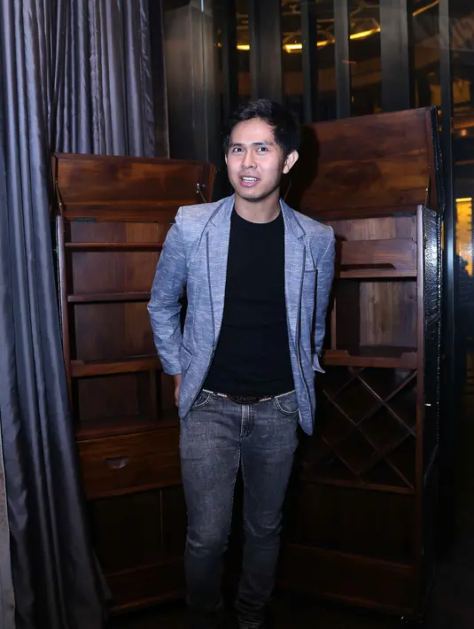 Lagu yang masih dirahasiakan judulnya itu, Cakra Khan langsung mengiyakan dengan semangat. (Nurwahyunan/Bintang.com)