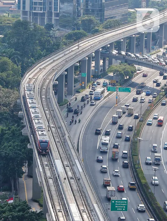 Selama masa uji coba, Kuswardojo meneruskan, penumpang bisa turun di stasiun mana saja (total ada 18 stasiun). (Liputan6.com/Angga Yuniar)