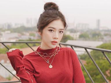 Sebagai publik figur, Danita Vinarosa selalu memperhatikan penampilannya. Apalagi saat di depan kamera, wanita kelahiran 14 November 1992 ini terlihat punya gaya penampilan memukau. Namun di beberapa kesempatan, ia terlihat cantik dengan gaya kasual.(Liputan6.com/IG/@danitasigarlaki)
