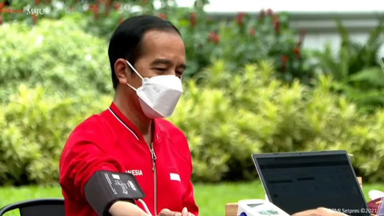 8 Momen Presiden Jokowi dan Raffi Ahmad Suntik Vaksin COVID-19 Sinovac Dosis Kedua