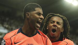 Marcus Rashford mencetak dua gol kemenangan Barcelona atas Newcastle United pada fase liga Liga Champions 2025/2026 di St's James Park, Jumat (19/9/2025). (AP/Jon Super)