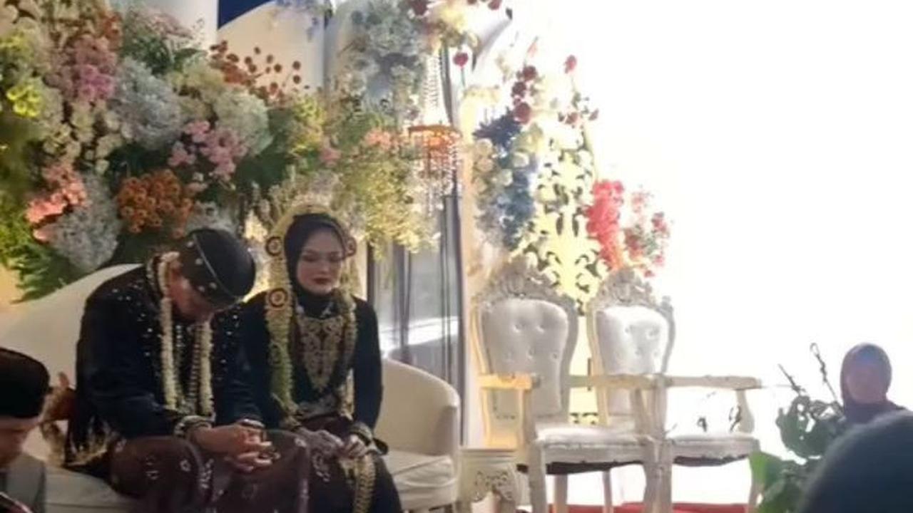 Inilah momen pernikahan Sus Ida, suster dari Sawa, putri pertama Caca Tengker dan Barry Tedja yang digelar di tempat asalnya, Wonosobo.