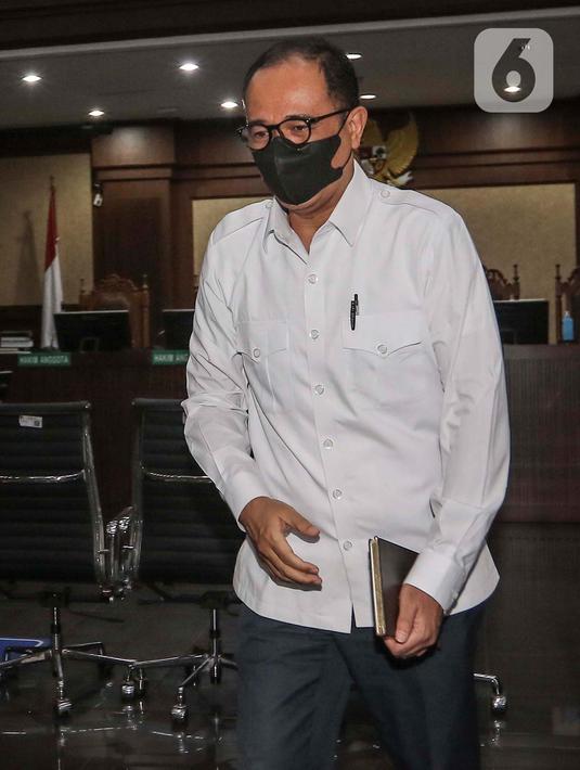 Mantan pejabat di Ditjen Pajak itu diwajibkan membayar uang pengganti sebesar Rp 10 miliar lebih. (Liputan6.com/Angga Yuniar)