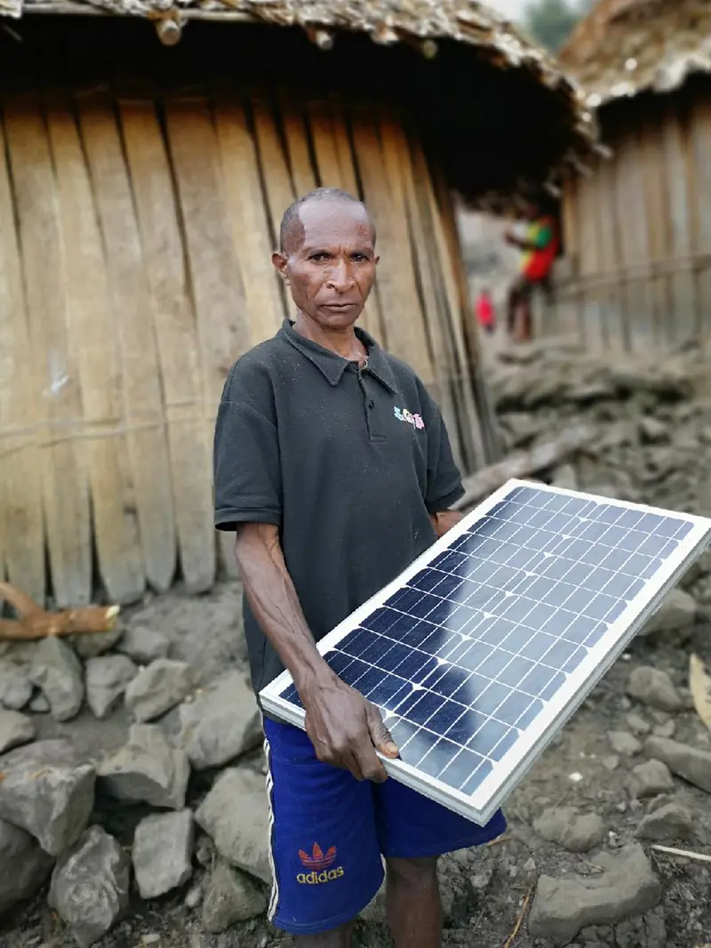 Nyala Lampu Tenaga Surya Hidupkan Asa Anak-Anak Puldama Papua