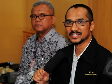 Ketua KPK, Abraham Samad menggelar konferensi pers usai ditetapkan sebagai tersangka oleh Bareskrim, Jakarta, Selasa (17/2/2015). (Liputan6.com/Faisal R Syam)