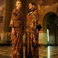 Semarak Hari Batik Nasional, intip deretan desainer Indonesia yang akrab dengan karya batik. (Foto: gheafashionstudio)