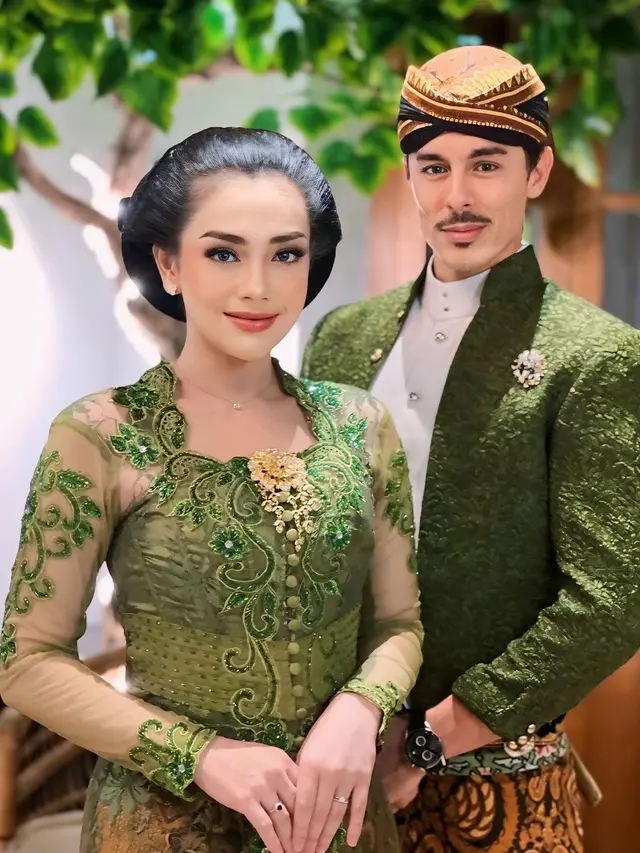 Berparas Bule, 6 Pesona Celine Evangelista Menjelma jadi Perempuan Jawa Kenakan Kebaya dan Sanggul di Ultah Putri Solo