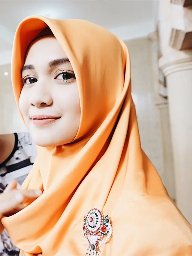 FOTO: Gaya Dea Annisa dalam Balutan Hijab, Anggun dan Memesona