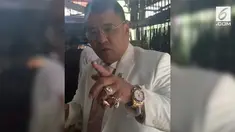 Pengacara Hotman Paris menjadi pembicaraan warganet setelah muncul dalam sebuah video dan menitip pesan untuk wanita yang ingin bercerai.