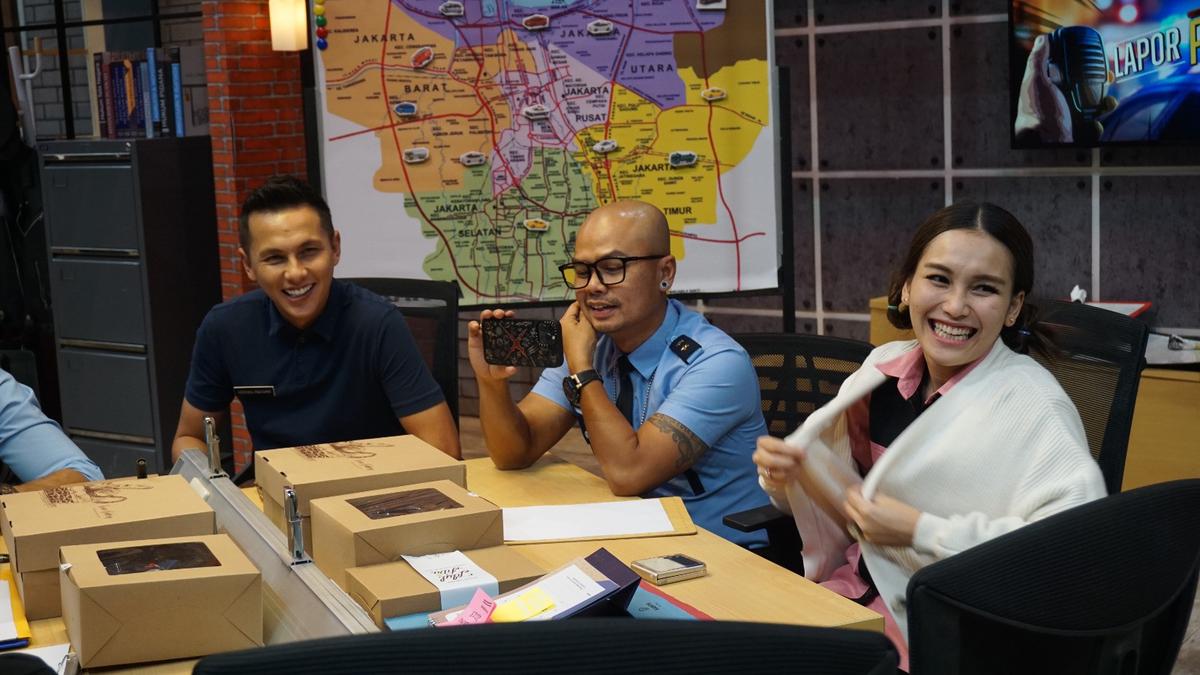 Dijenguk Ayu Ting Ting dan Hesti di RS, Aksi Komedi Wendy Cagur dengan Tirai Disambut Gelak Tawa