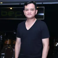 Ditemui di studio musik Bepbop, Tebet, Jakarta Selatan, Rabu (3/2/2016), Hedi Yunus dan para personel Kahitna sedang latihan mempersiapkan konser mereka. Masa persiapan konser 30 tahun Kahitna ini sudah mencapai 70 persen. (Nurwahyunan/Bintang.com)
