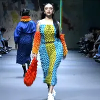 Naura Ayu kembali unjuk gigi berjalan di catwalk Jakarta Fashion Food Festival atau JF3, pada Sabtu kemarin.