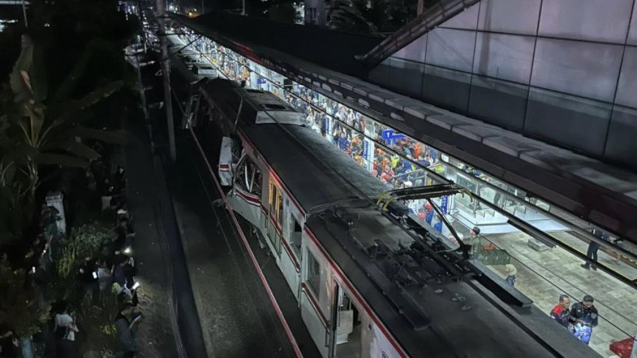 Pencarian dan Evakuasi Korban di Dalam Kereta Masih Dilakukan
