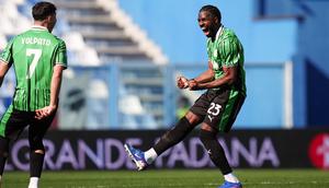 Sassuolo berhasil meraih kemenangan 2-1 atas Cagliari pada laga pekan ke-31 Serie A di Mapei Stadium, Sabtu (04/04/2026) malam WIB. Satu dari dua gol Sassuolo disumbangkan Ulisses Garcia. (Massimo Paolone/LaPresse via AP)