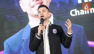 (Chairman Rans Nusantara FC, Raffi Ahmad memberikan pernyataan saat Grand Launching Jersey Rans Nusantara FC bersama Ronaldinho di Menara Mandiri Level 9, Sudirman, Jakarta, Jumat (24/06/2022). (Bola.com/Bagaskara Lazuardi)