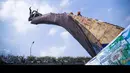 Kata Sumarno, hingga siang nanti timnya masih melakukan tahap persiapan untuk melanjutkan pemasangan jaring. Jaring itu berfungsi sebagai pengamanan, Jakarta, Senin (18/08/2014) (Liputan6.com/Faizal Fanani)