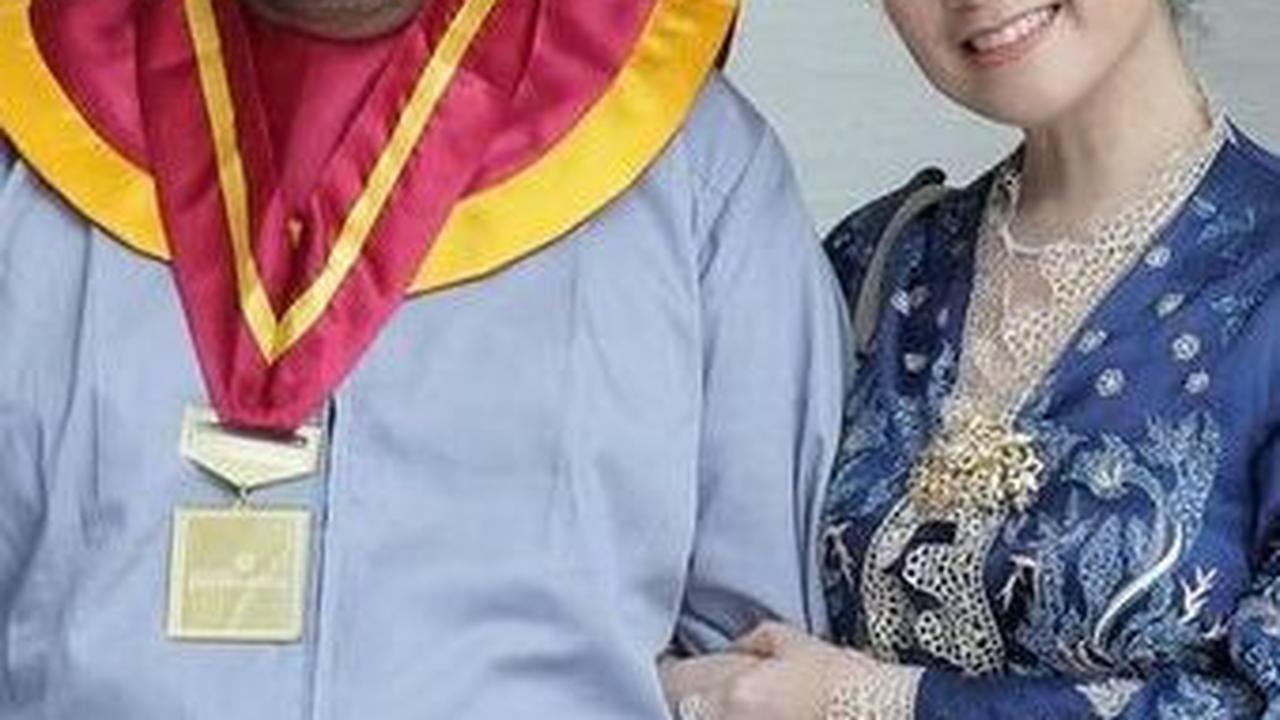 Kini Resmi Menyandang Gelar Magister Ilmu Komunikasi, 8 Potret Wisuda Adik Annisa Pohan, - Outfit AHY Ramai Disorot