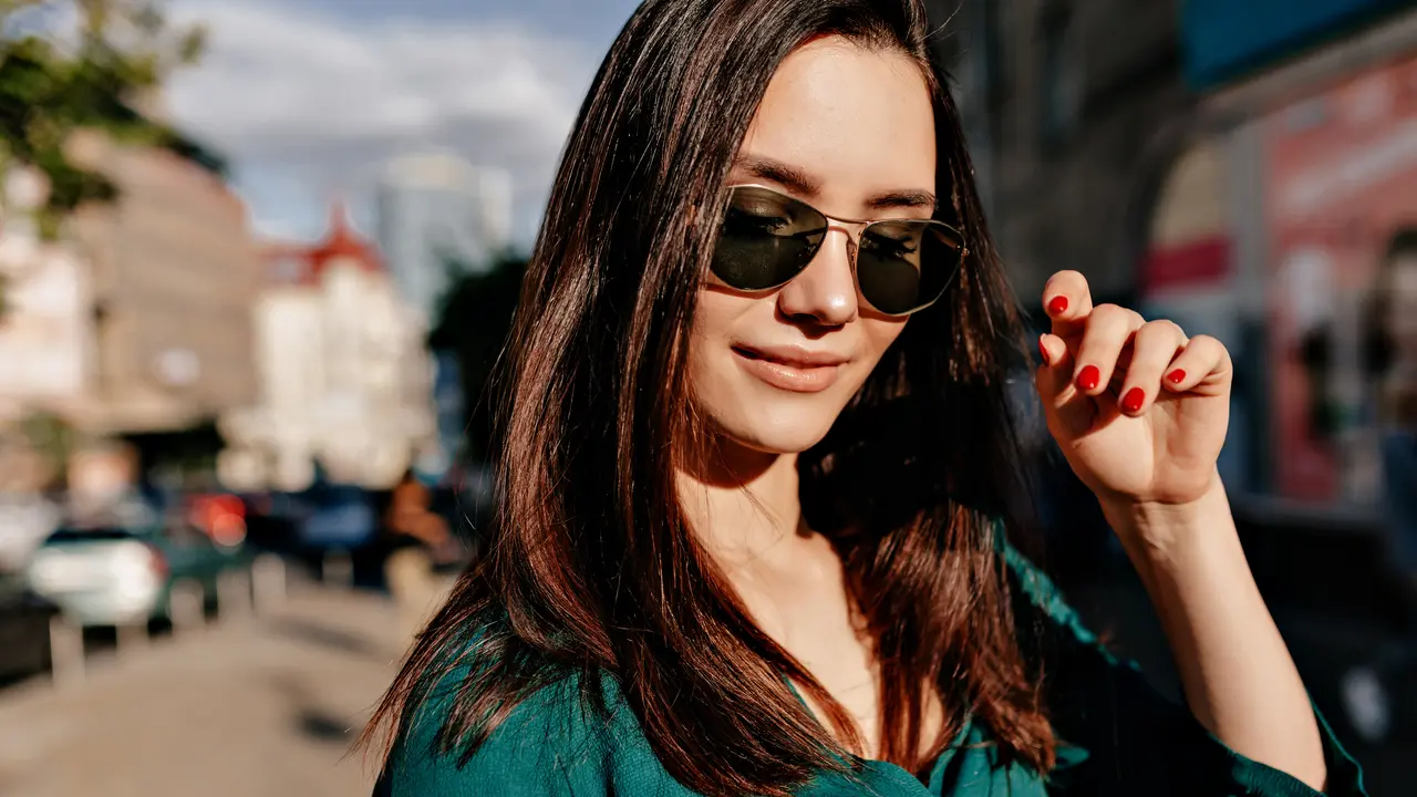 wanita oktober pura pura kaya
