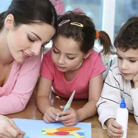 Begini cara memilih pengasuh anak yang tepat.