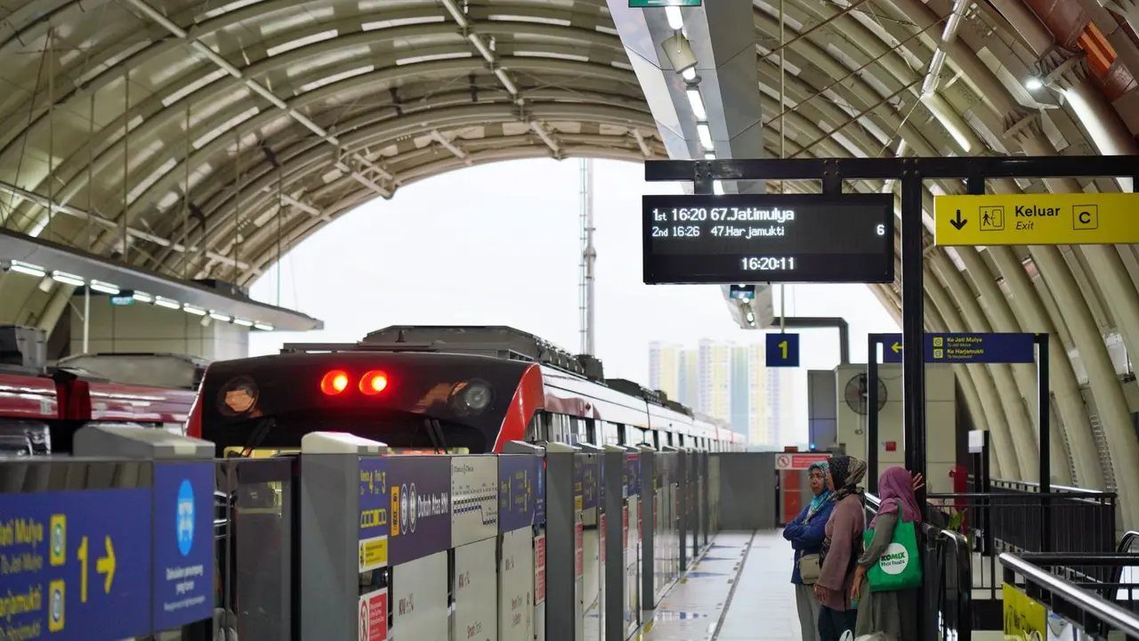 LRT Jabodebek saat libur panjang Wafat Yesus Kristus hingga Paskah (Foto: LRT Jabodebek)