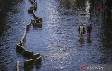 Banjir Jakarta: Puluhan RT dan Ruas Jalan di Ibu Kota Masih Terendam Akibat Curah Hujan Tinggi
