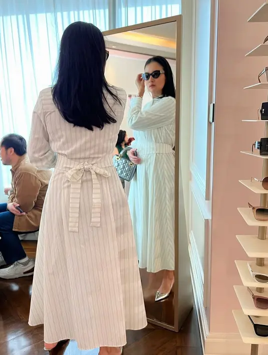 Hadiri acara bergengsi tersebut, Marcella Zalianty tak ragu kenakan makeup super minimalis [@marcella.zalianty]