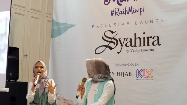 Dapat dukungan dari Lozy Hijab dan disponsori penuh Marina, Vebby mengadakan acara peluncuran clothing line “Syahira” brand hijab miliknya.