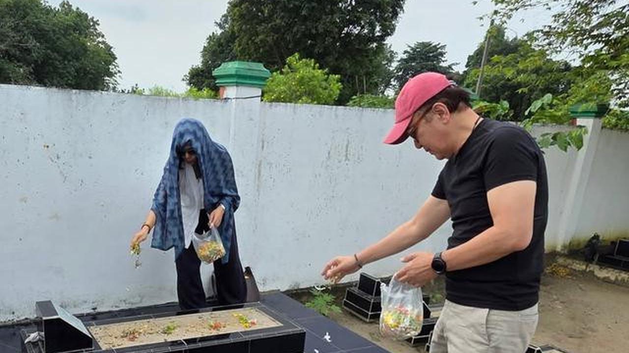 10 Potret Artis Ziarah Makam Jelang Ramadhan 2026, Raffi Ahmad hingga Indro Warkop