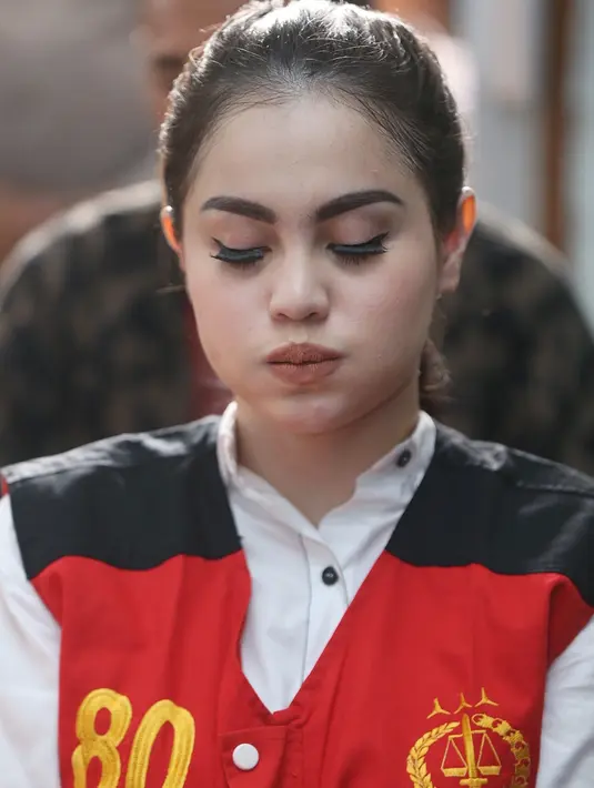 "Dan untuk keluarga saya, untuk anak saya, untuk suami saya yang penting ya. Saya mohon maaf dan saya berjanji saya akan taubat," kata Jennifer Dunn sembari tersenyum. (Nurwahyunan/Bintang.com)