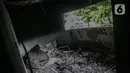 Kondisi Pos Polisi Subsektor Pejompongan pasca dibakar pihak tak dikenal usai aksi berujung ricuh di depan Gedung DPR/MPR RI, Jakarta, Selasa (12/4/2022). Pospol tersebut dibakar tepat setelah ada bentrokan yang melibatkan pihak kepolisian di sekitar lokasi kejadian. (Liputan6.com/Faizal Fanani)