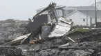 Sisa-sisa rumah yang hancur selama Badai Fiona terlihat di Port aux Basques, Newfoundland dan Labrador, Senin, 26 September 2022. Badai Fiona yang kuat merobek Kanada timur kemarin dengan angin kencang, memaksa evakuasi, merobohkan pohon dan kabel listrik, dan mengurangi banyak rumah di pantai menjadi "hanya tumpukan puing-puing di lautan.". (Frank Gunn/The Canadian Press via AP)