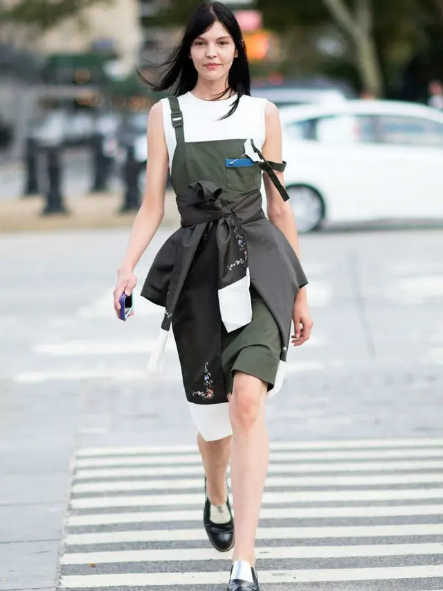 [Bintang] Bukan Celemek Biasa, Apron Ini Kece Banget Buat Gaya Weekend