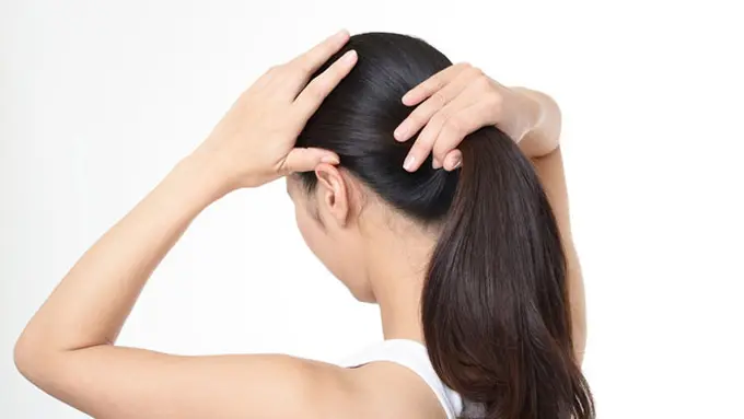 Trik Hilangkan Rambut Lepek dan Gatal Saat Mudik