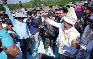 Menteri Trenggono Rayakan HUT RI di Kampung Nelayan, Janji Tuntaskan Semua Masalah