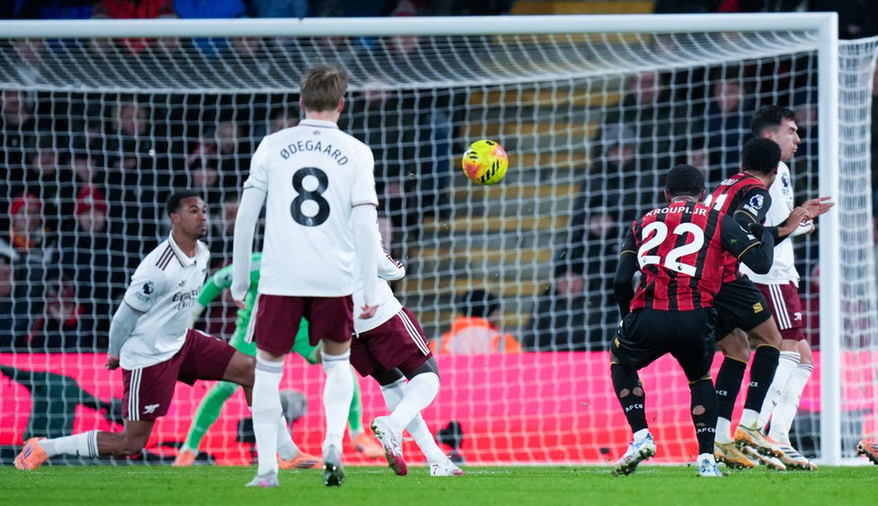 Dua gol Bournemouth dicetak Evanilson dan Eli Junior Kroupi. Sementara gol-gol Arsenal dihasilkan Gabriel Magalhaes dan brace Declan Rice. (AP Photo/Alastair Grant)