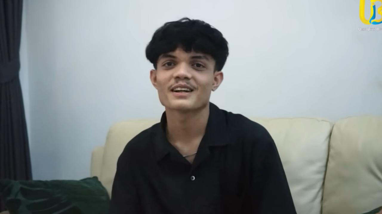 Ucok Baba Benar-benar Ngamuk Bawa Sapu di Prank, Adam Sang Anak Telah Menghamili Pacaranya 'Habis Kesabaran Bapak