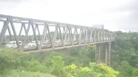 Dalam kurun waktu satu bulan, aksi bunuh diri di Jembatan Liliba mencapai dua atau tiga kali. (Liputan6.com/Ola Keda)